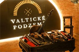 Únorové večery s cimbálkou ve Valtickém Podzemí