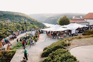 Ochutnávka vín VOC Znojmo u rotundy sv. Kateřiny