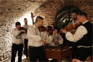 Dušičkové večery s cimbálkou ve Valtickém Podzemí